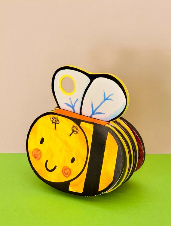 کتاب شعر فومی بافرزندان جلد زنبور