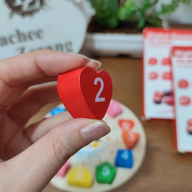 ساعت آموزشی و نخ و مهره