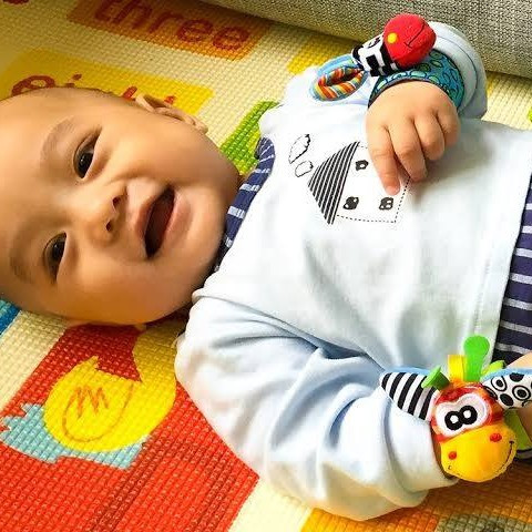 مچبند و جوراب جغجغه ای نوزاد برند سوزی