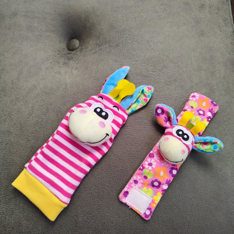 مچبند و پاپوش جغجغه ای نوزاد