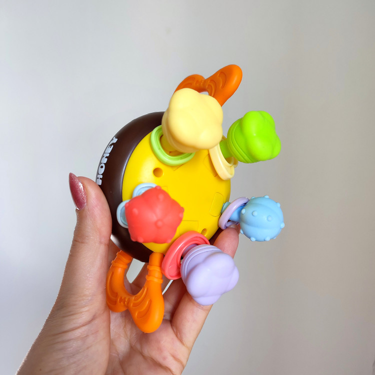 دندانگیر و دستورزی زنبور نوزاد