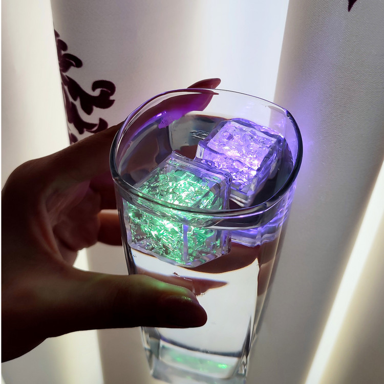 یخ رنگی چراغدار تک عددی سایز ۲/۵در۲/۵ سانتیمتر